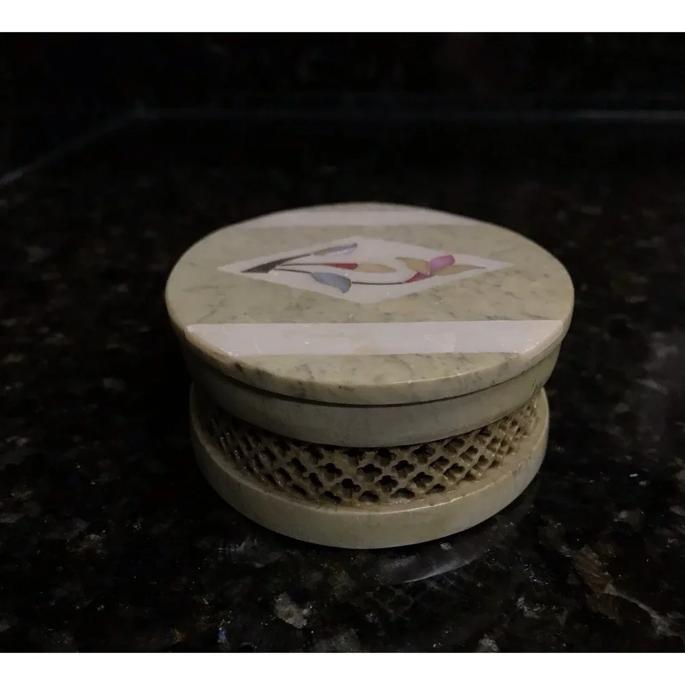 Soapstone Trinket‎ Box Jewelry Inlaid Mother of Pearl Vintage Hand Carved Oval